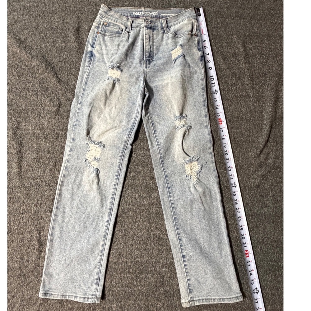 WallFlower Fearless Curvy Super High Rise Distressed Straight Jeans Size 3 Light - Picture 2 of 11